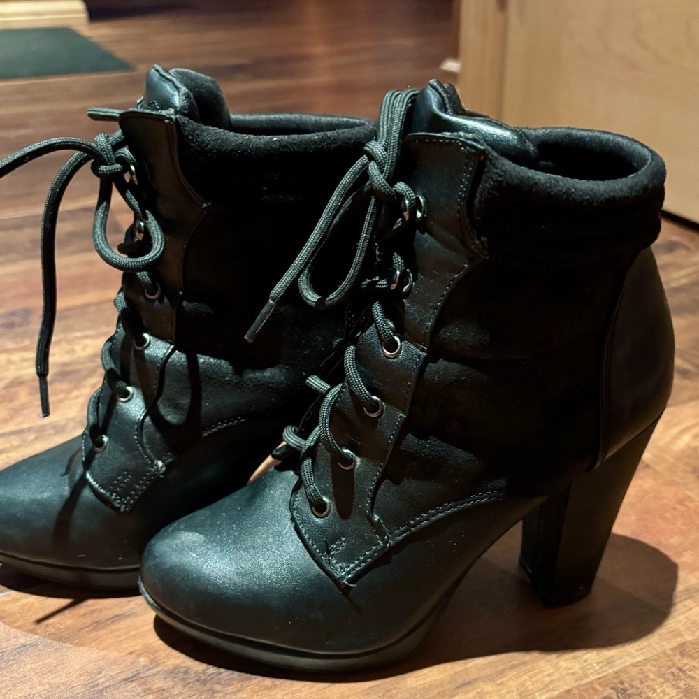 Black Women's Lace-Up Ankle Boots